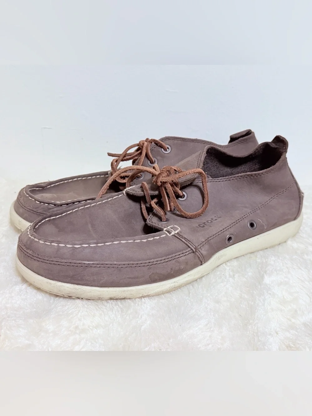 CROCS Men’s Brown Leather Boat Shoes with White Sole Size 11
